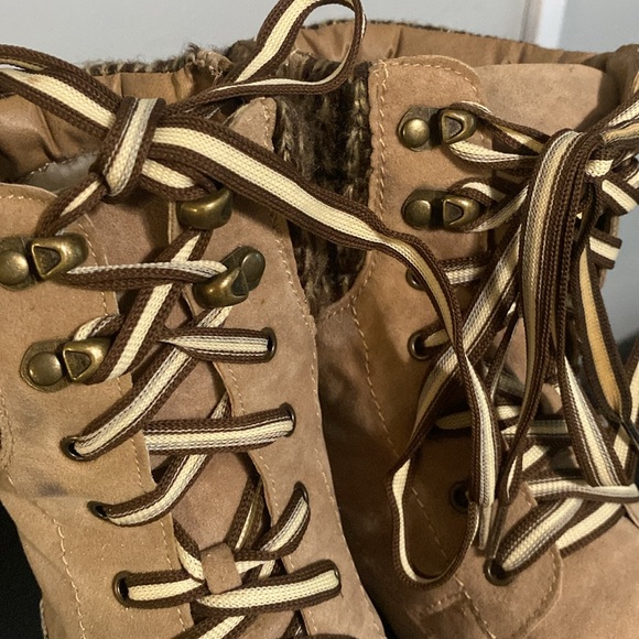 Muk Luks tan suede boots, size 7. - Picture 9 of 12